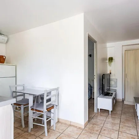 Cote Oliviers 4p - Appt 4p Climatise Avec Piscine
